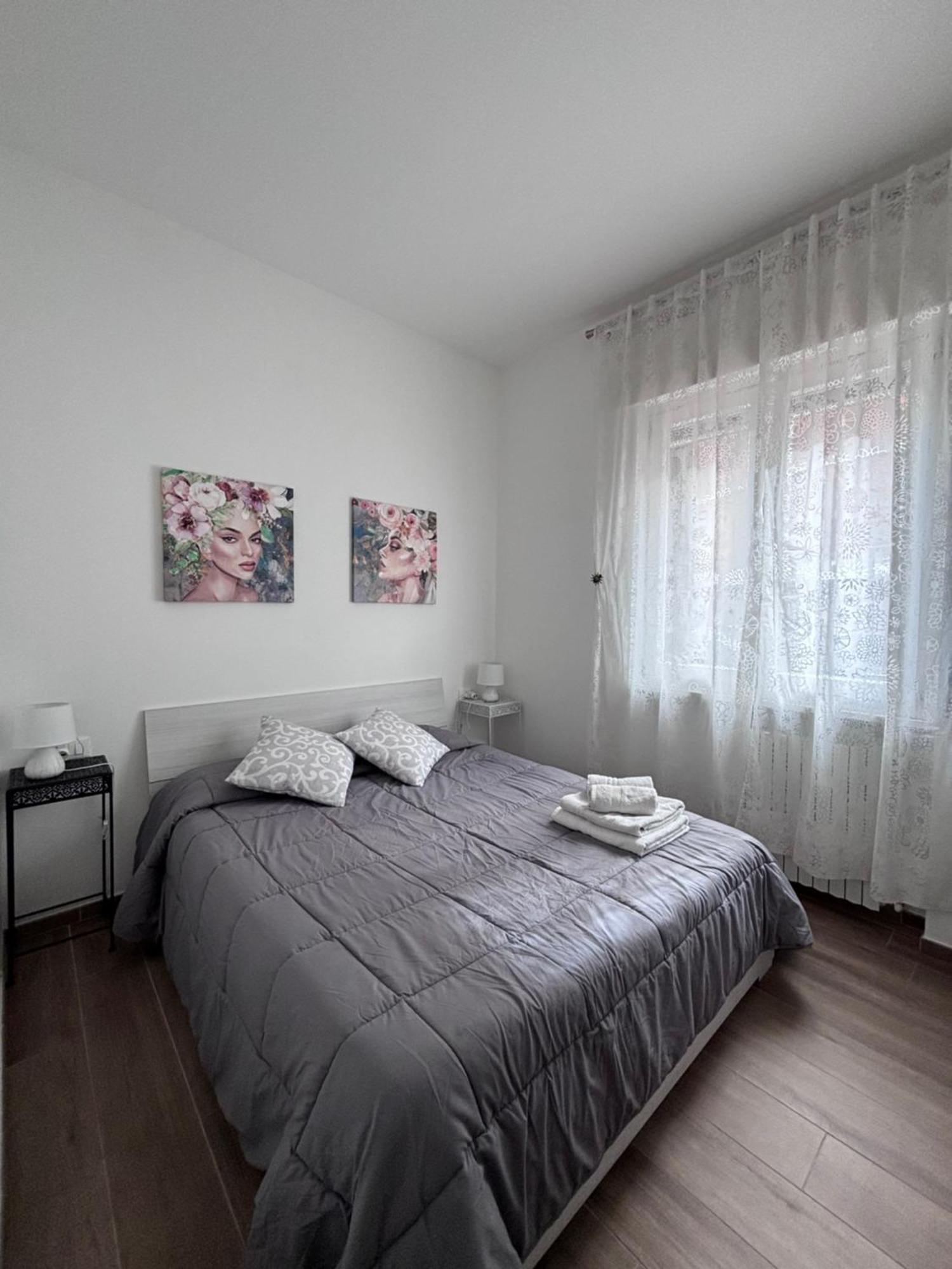 Bilocale In Bande Nere-metro Rossa Duomo Apartment Mailand